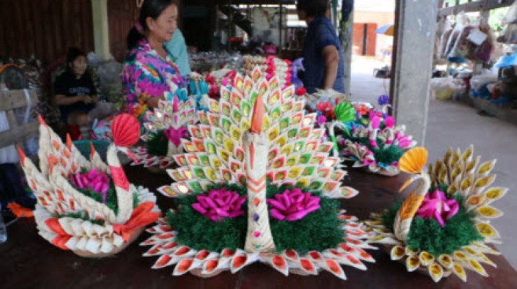 กระทงแนวใหม่ จากเปลือกข้าวโพด ทำส่งแทบไม่ทัน